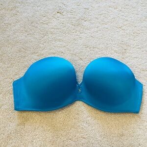 Elegant Strapless Turquoise Bra